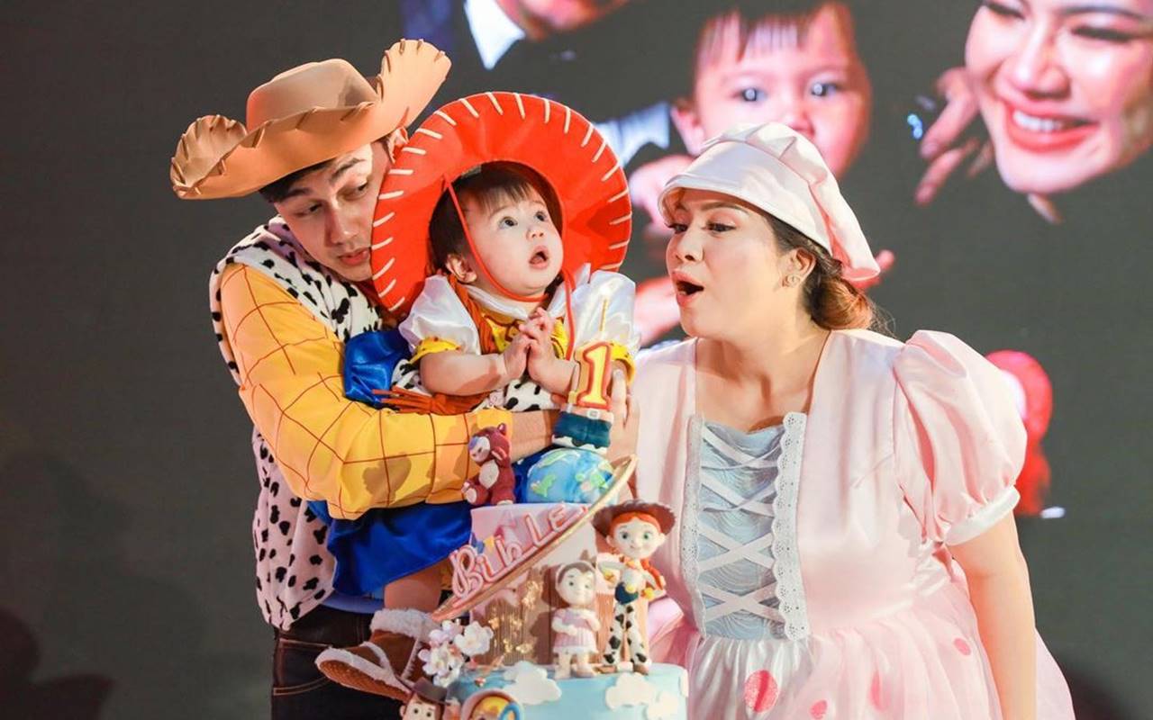Gegara 'Insiden' Song Joong Ki, Felicya Angelista Sengaja Tak Pakaikan Sepatu pada Baby Bible