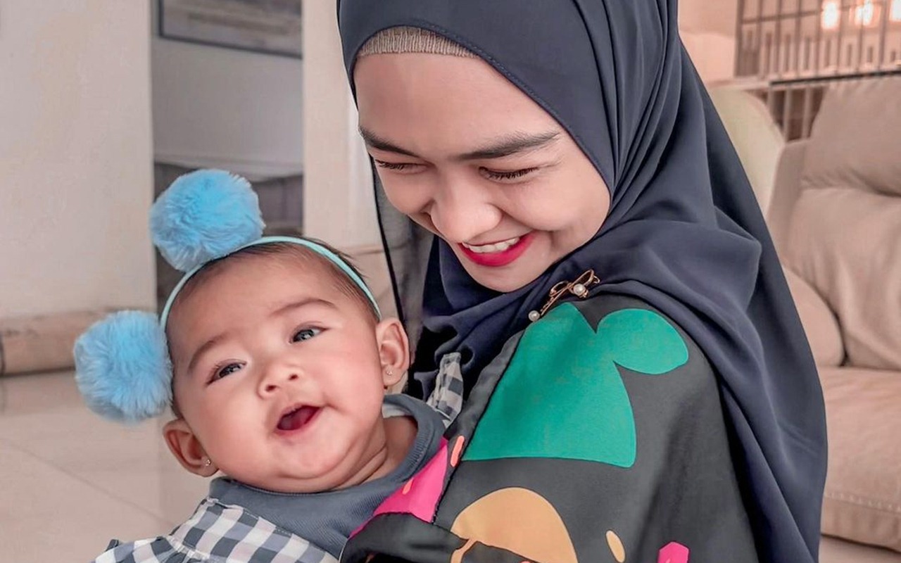 Ria Ricis Sebut Baby Moana Ingin Lakukan Selfie Sendiri