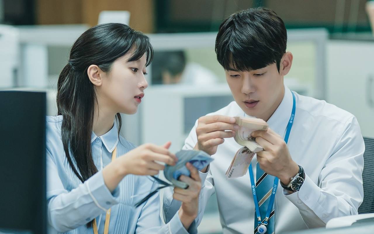 Moon Ga Young dan Yoo Yeon Seok Asyik Pacaran Sepulang Kerja di 'The Interest of Love'