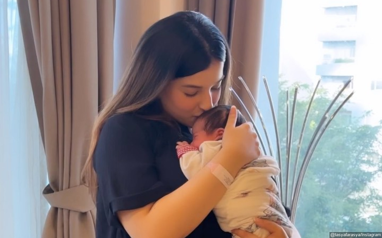 Tasya Farasya Tidurkan Sang Anak di Stroller Mewah Seharga Mobil