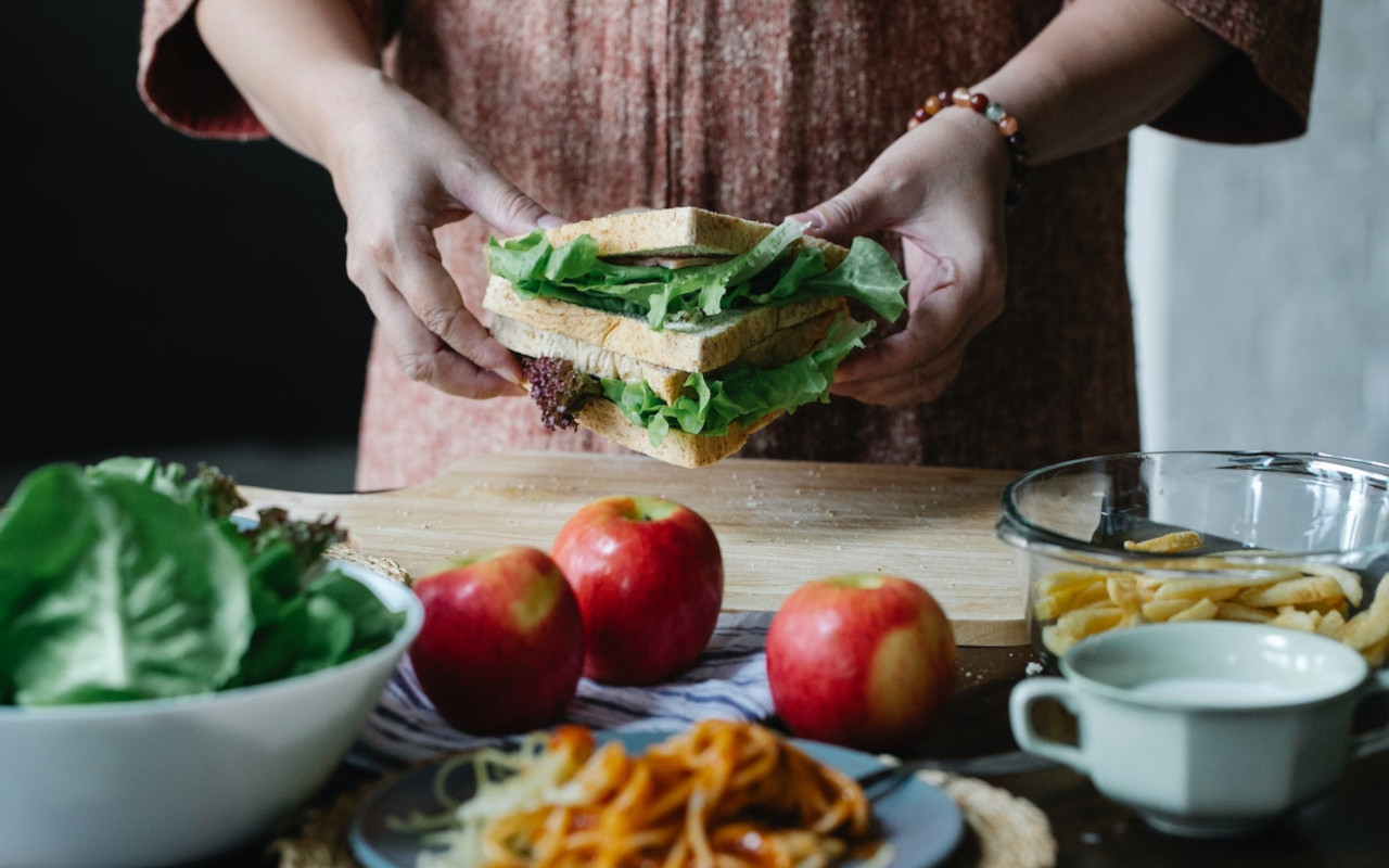 Mengenal Generasi Sandwich, Istilah yang Kini Melekat Pada Kaum Milenial dan Gen Z