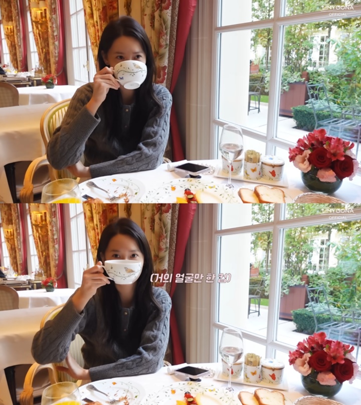 Ukuran Wajah Yoona SNSD Hampir Sebesar Cangkir Kopi Curi Perhatian