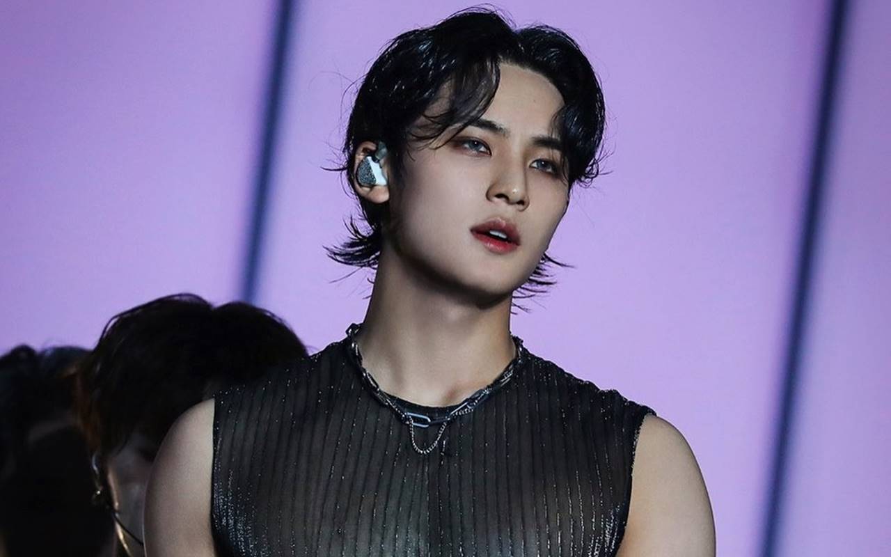 Mingyu SEVENTEEN Asyik Renang, Body Kekar Kelakuan Uwu Bikin Geger