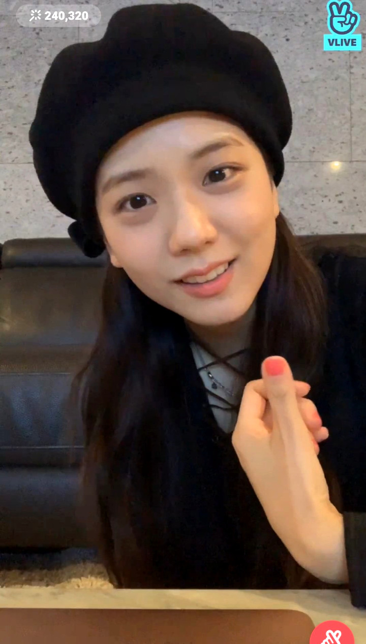 Momen V LIVE Curi Perhatian
