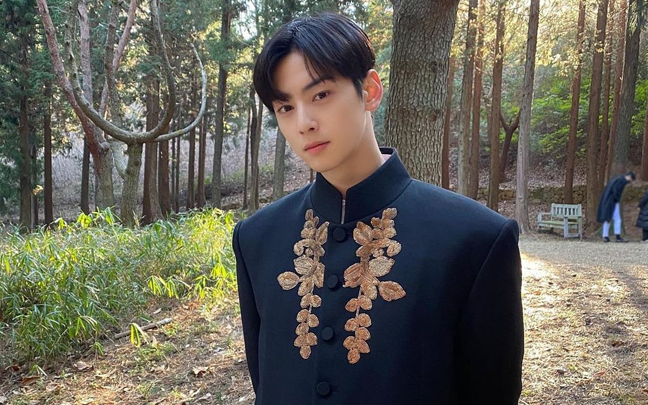 Akting Cha Eunwoo ASTRO Perankan Pendeta Kejutkan Staf 'Island'