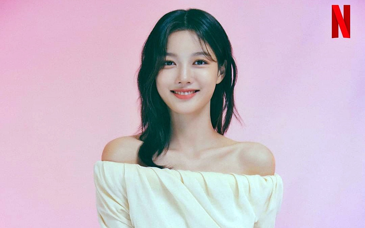 Kim Yoo Jung Jadi Putri Bangsawan di Foto Terbaru untuk Drama Teater 'Shakespeare in Love'