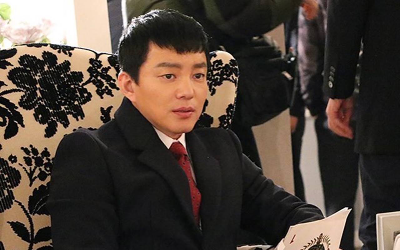 Lee Beom Soo Dituduh Melakukan Penyalahgunaan Wewenang Sebagai Dekan