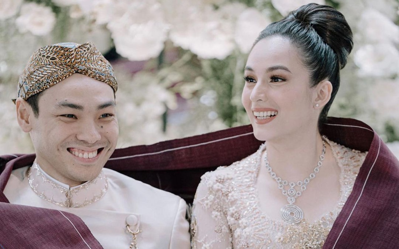 Chelsea Islan Bak Putri Kerajaan di Upacara Nikah, Momen Ciuman Bikin Ngakak