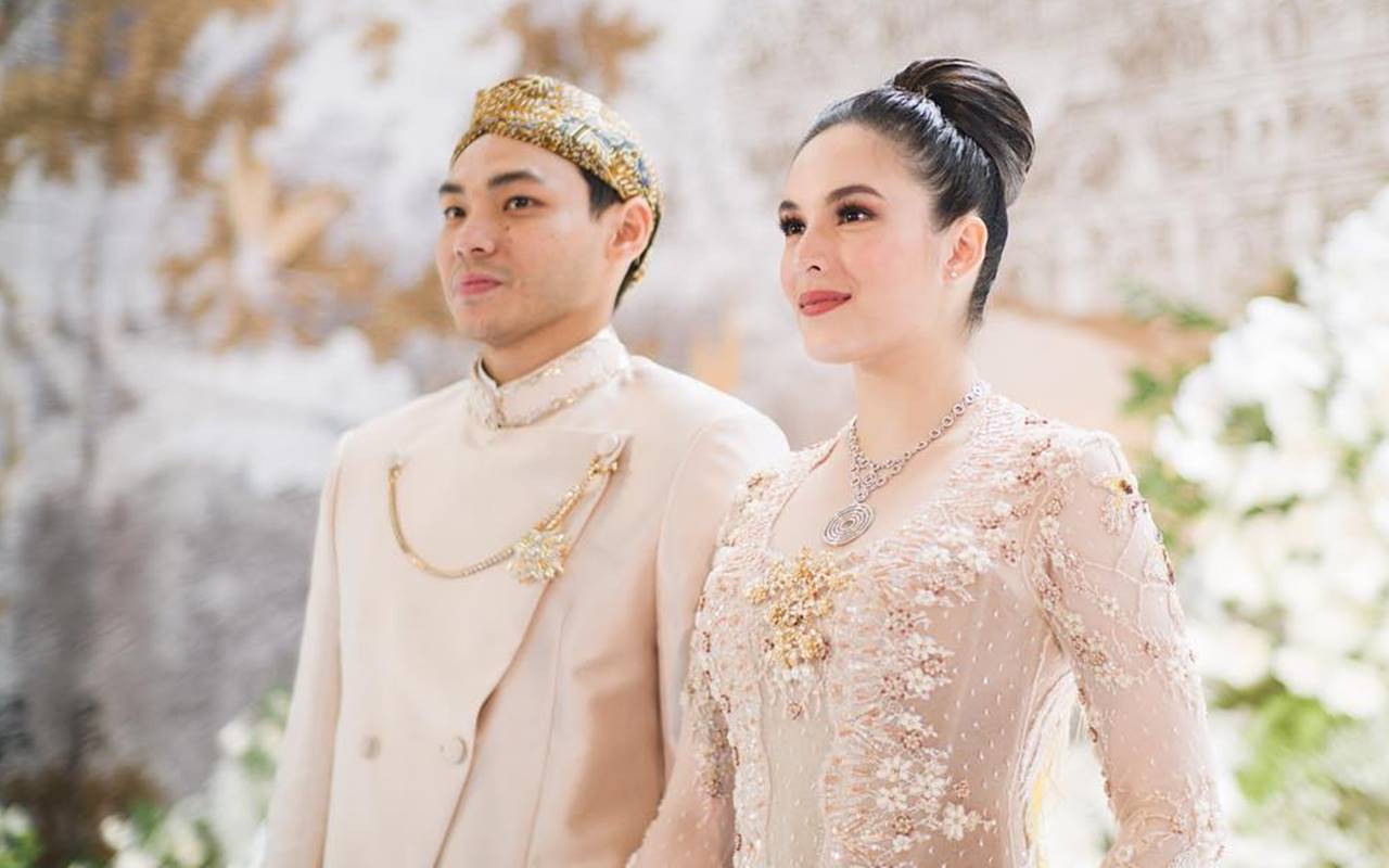 Pernikahan Digelar Tertutup, Chelsea Islan dan Rob Clinton Pancarkan Aura Bahagia