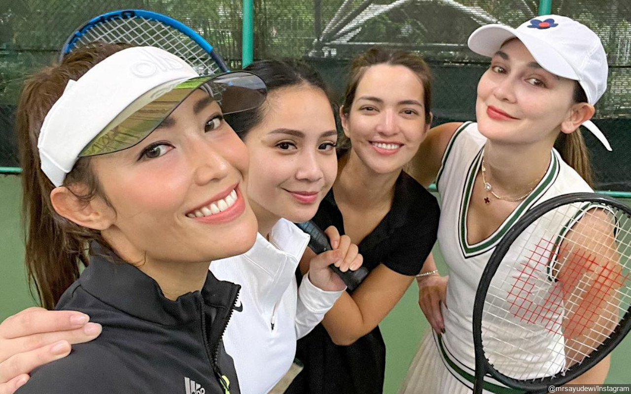 Nia Ramadhani Bongkar Foto Riweh Bareng Nagita Slavina Cs, Luna Maya: Itu Apa Gayanya