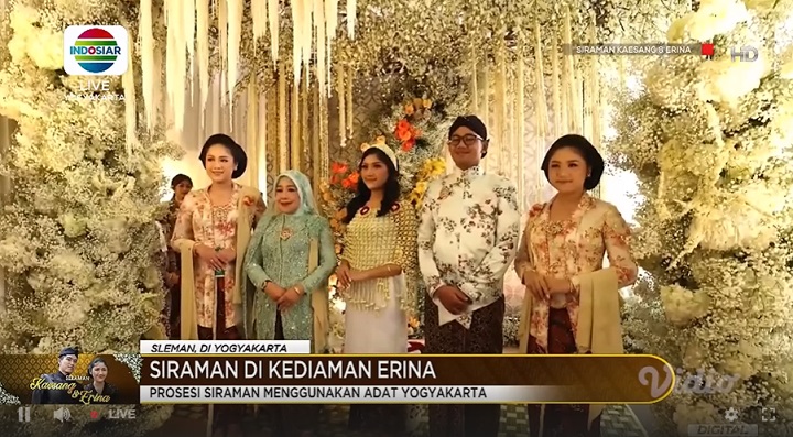 Pakai Baju Jumputan