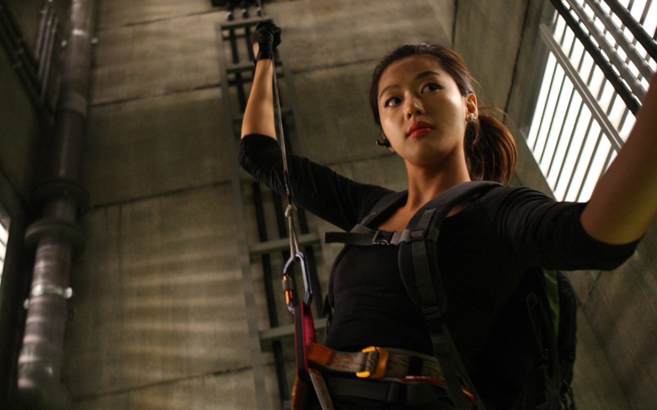 Jun Ji Hyun Lakukan Improvisasi Mengesankan di Film Blockbuster 'The Thieves'