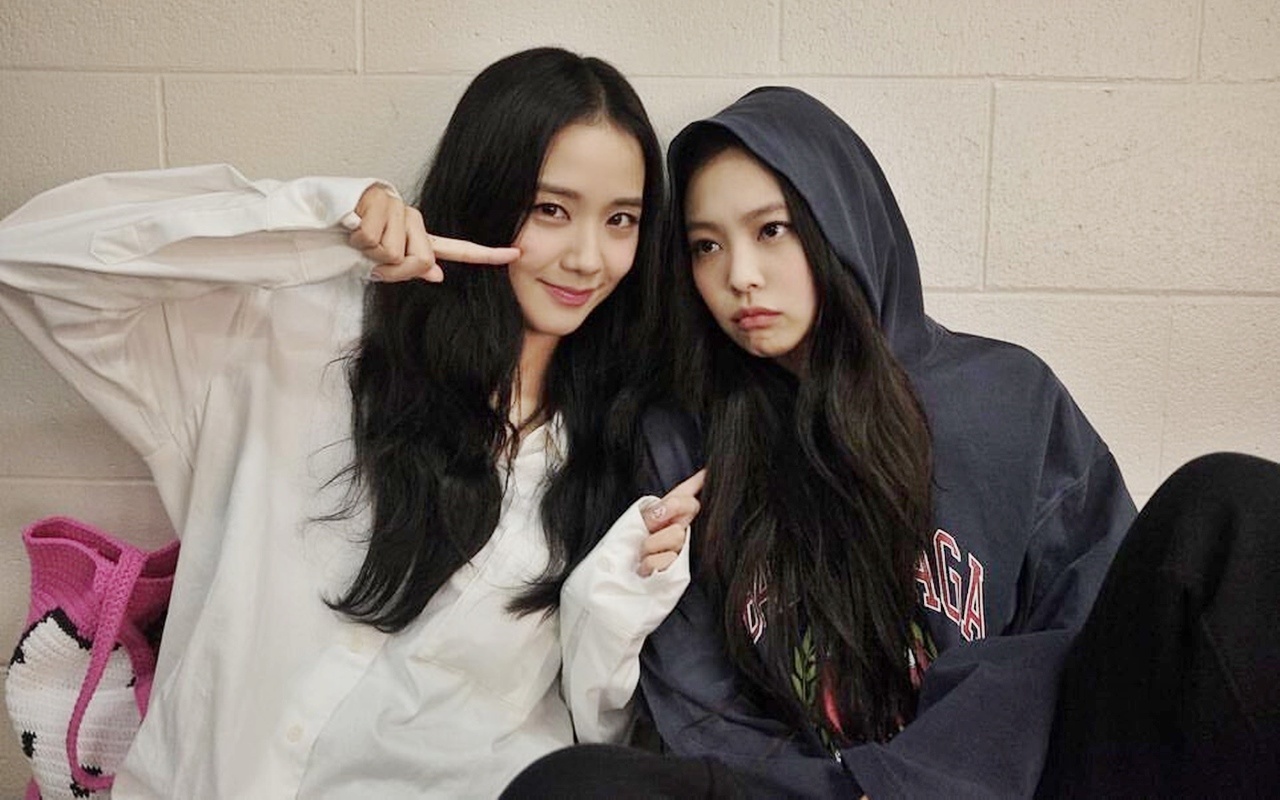 Imutnya Momen Jennie Cemberut Gara-Gara Jisoo di Konser BLACKPINK