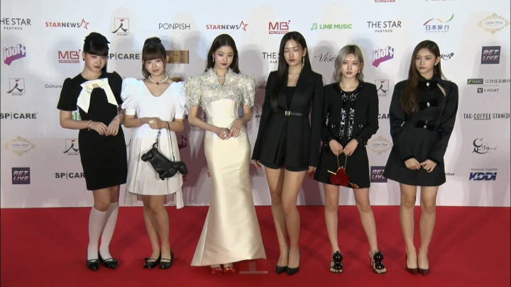 AAA 2022: Outfit IVE di Red Carpet Disebut Mengecewakan AAA 2022: Outfit IVE di Red Carpet Disebut Mengecewakan AAA 2022: Outfit IVE di Red Carpet Disebut Mengecewakan