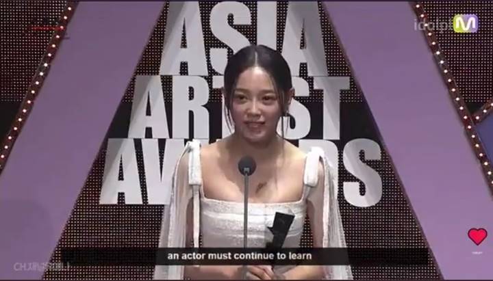 AAA 2022: Kim Sejeong Diduga Kode Ahn Hyo Seop Saat Pidato