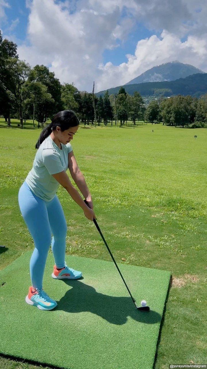 Momen Bermain Golf