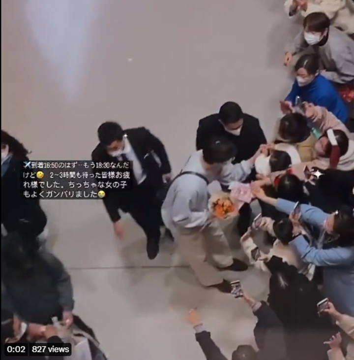 Interaksi Lee Jong Suk dan Bayi di Bandara Bikin Gemas