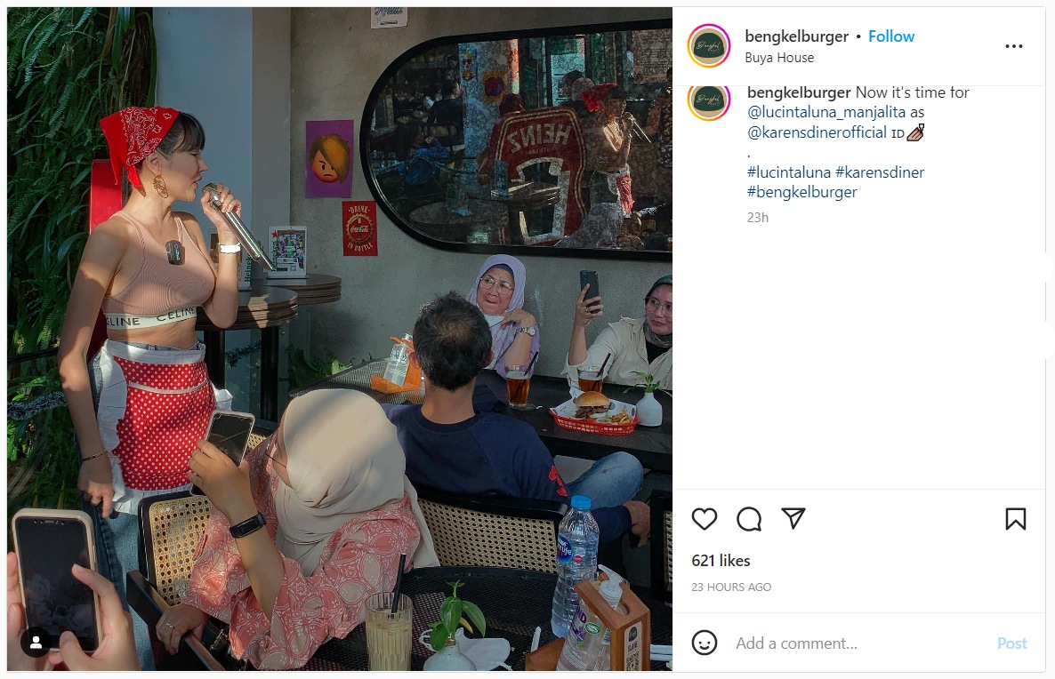 Dilayani Lucinta Luna, Ekspresi Nenek-Nenek di Karen\'s Diner Curi Perhatian