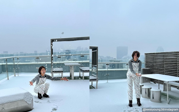 Lee Si Young Super Happy