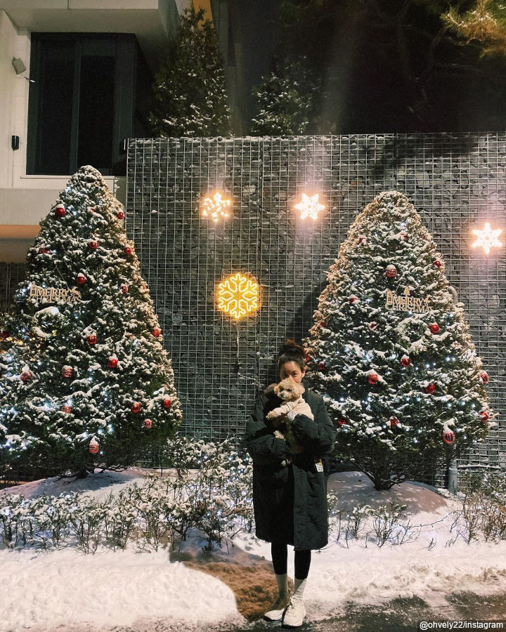 Oh Yeon Seo Ajak Anjing Kesayangan