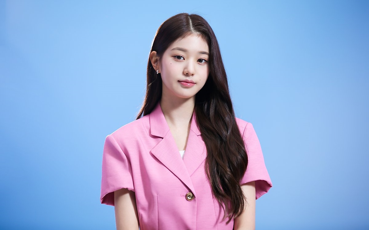 SBS Gayo Daejun 2022: Jang Won Young IVE Tampil Imut dengan Kostum dan Jepit Mahal