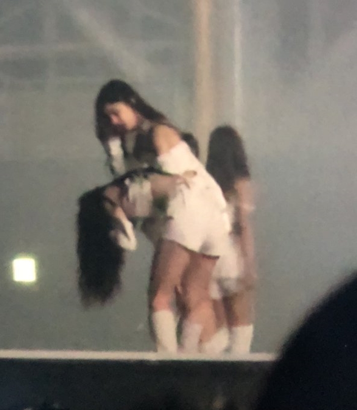 SBS Gayo Daejun 2022: Chaeryeong ITZY Kesakitan di Atas Panggung