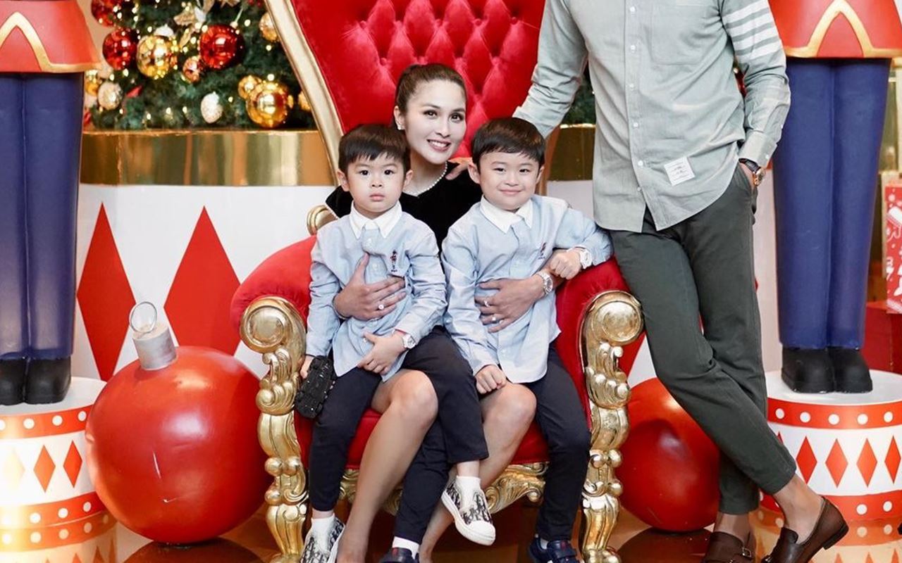 Sandra Dewi Bagikan Video Ucapan Natal Gemas dari Kedua Buah Hati