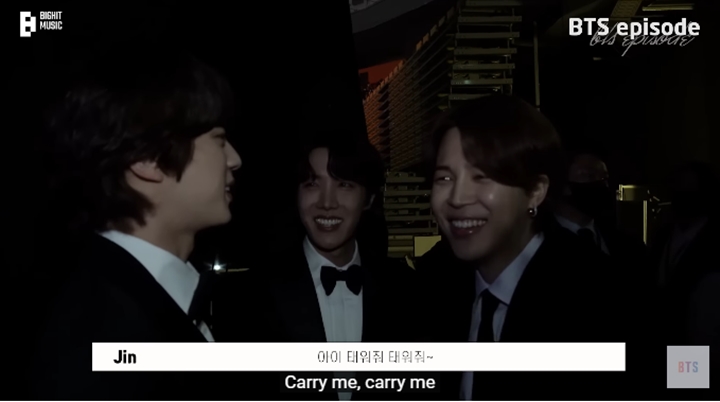 Jin Minta Digendong Member BTS Saat Terima Penghargaan Individu