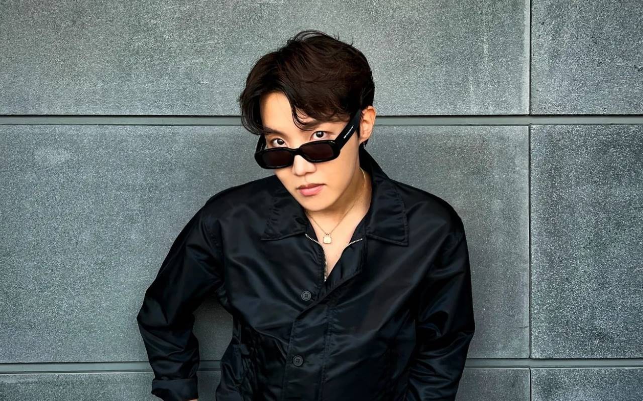 J-Hope BTS Beri Kejutan di Konser Crush, Aksi Joget Lucu Curi Fokus