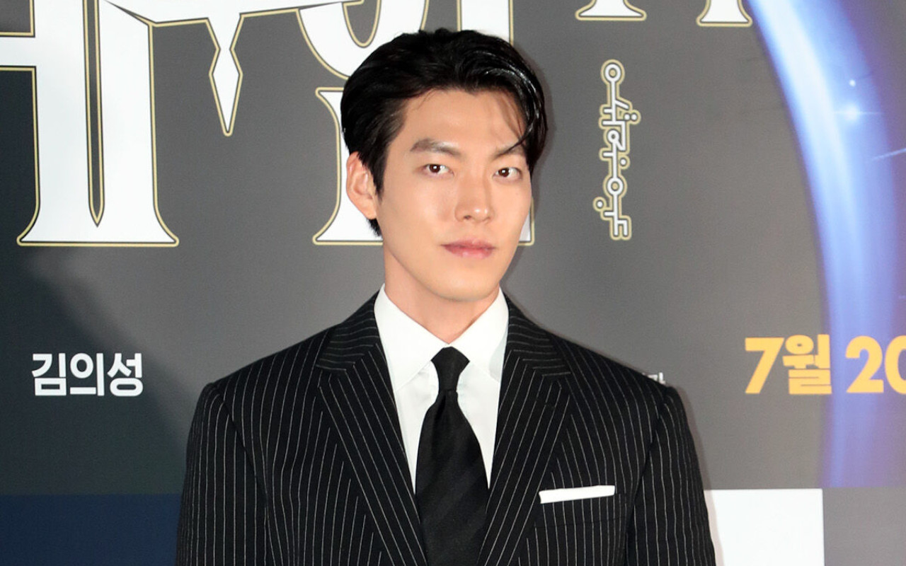 Kim Woo Bin Kunjungi dan Berikan Hadiah untuk Anak-anak Sakit Saat Natal