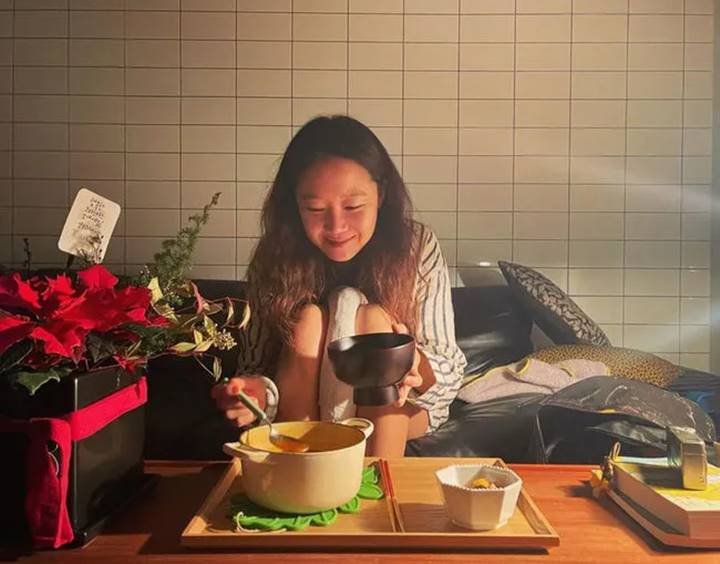 Gong Hyo Jin Full Senyum Pamer Keseharian Nyaman Seorang Istri
