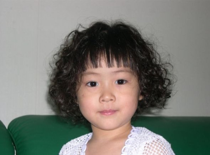 Gemoy Berambut Keriting