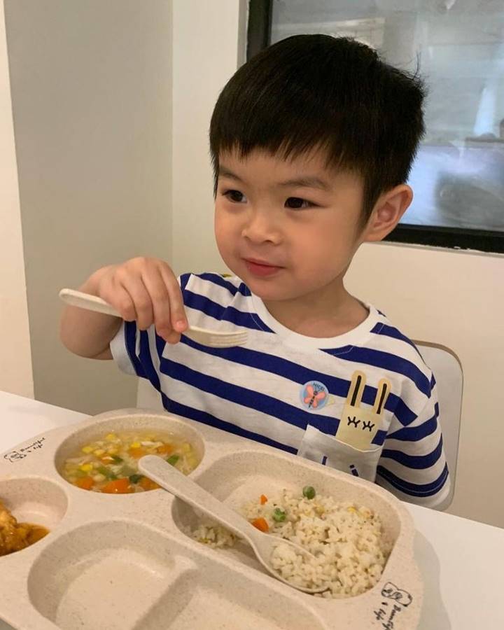 Sudah Bisa Makan Sendiri