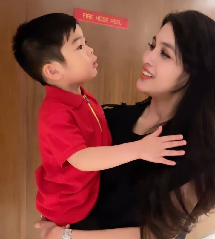 Bahagia di Gendongan Sang Mama