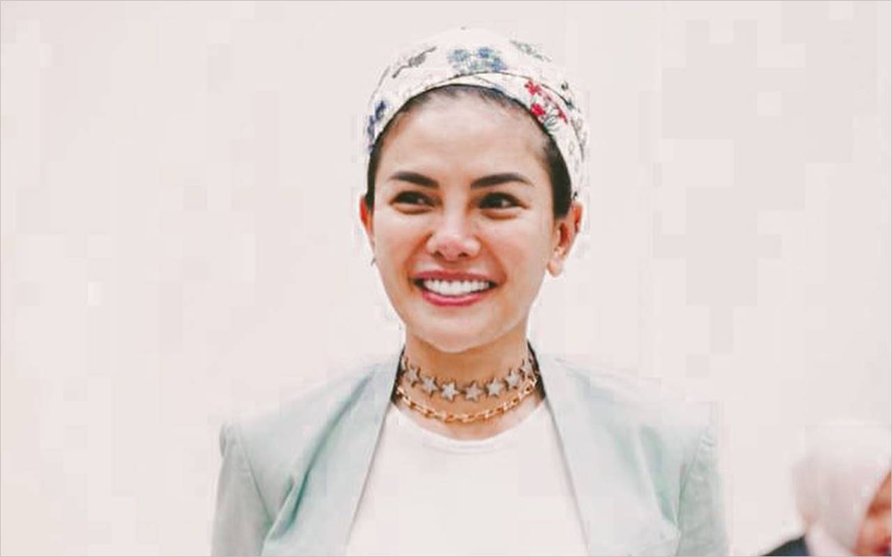 Nikita Mirzani Teriak Hingga Sujud Syukur Usai Dibebaskan dari Kasus Pencemaran Nama Baik