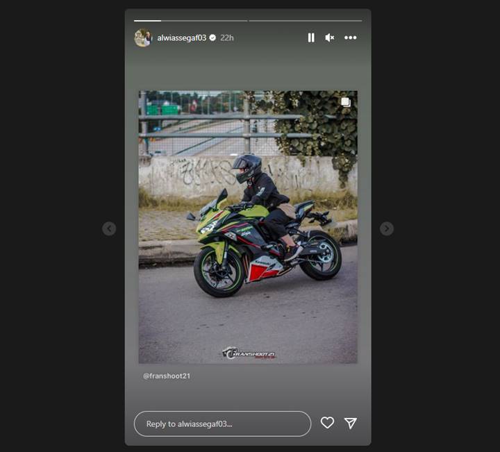 Alwi Assegaf Dijepret Candid Saat Kendarai Moge, Gayanya Bikin Kesengsem