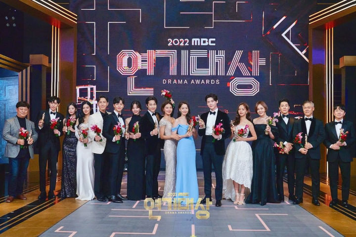 Momen Saling Goda di MBC Drama Awards
