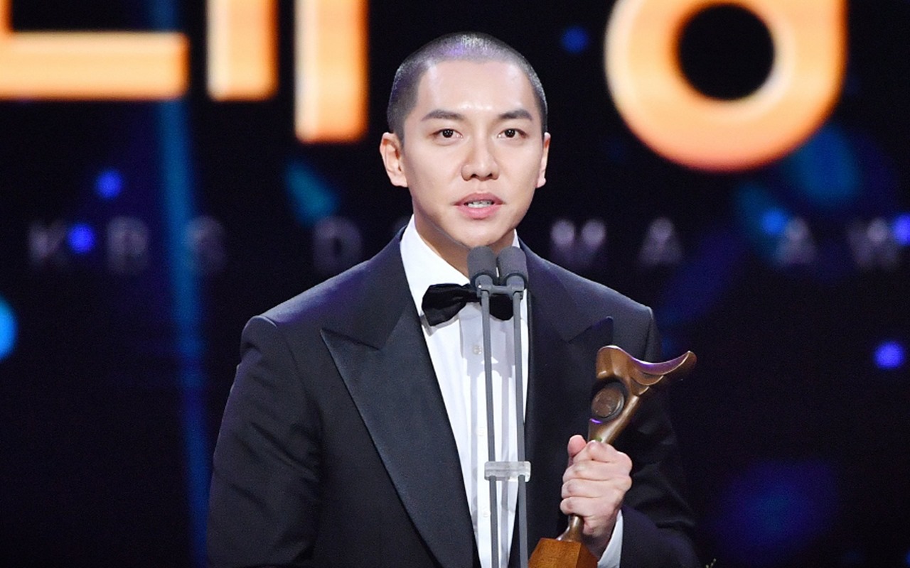 KBS Drama Awards 2022: Lee Seung Gi Gundul Saat Muncul Perdana Sejak Konflik Versus Hook