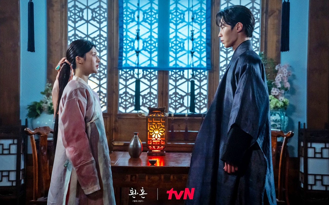 Lee Jae Wook Malah Girang Diamuk Go Yoon Jung di Lokasi 'Alchemy of Souls 2'