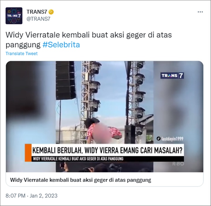 Tak Kapok, Widy Vierratale Kembali Lakukan Aksi Buka Baju di Atas Panggung