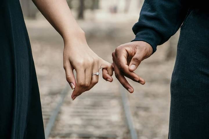 Terlalu Cepat Ungkapkan Cinta & Keinginan Komitmen
