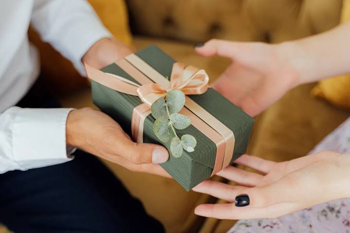 Sering Beri Hadiah & Kejutan