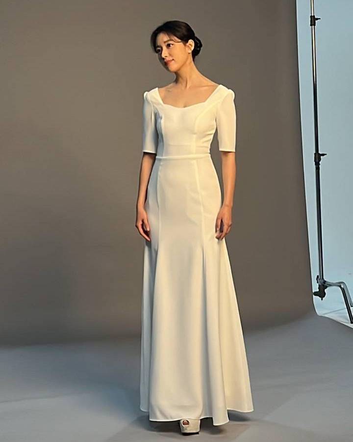 Anggun dengan Dress Putih