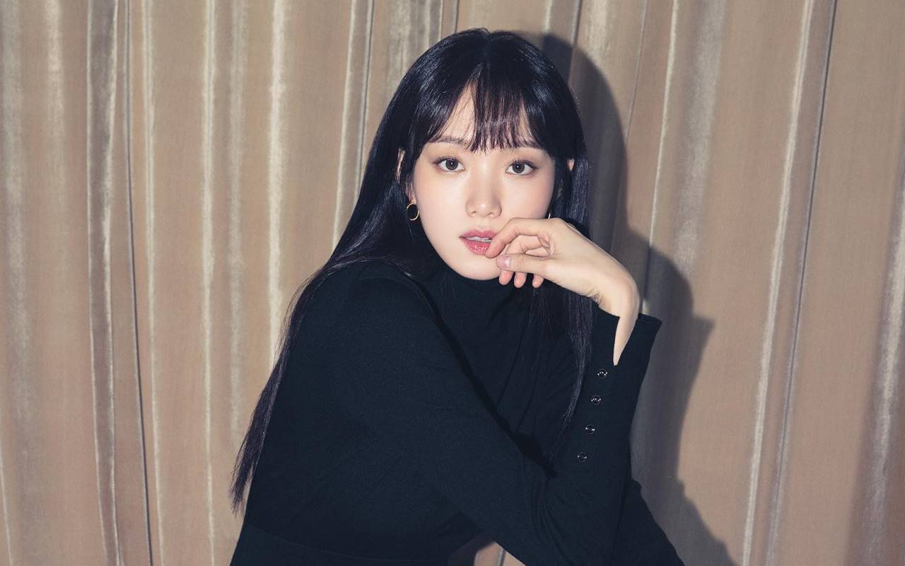 Photoshoot Close-Up, Warna Mata Asli Lee Sung Kyung Kembali Memikat