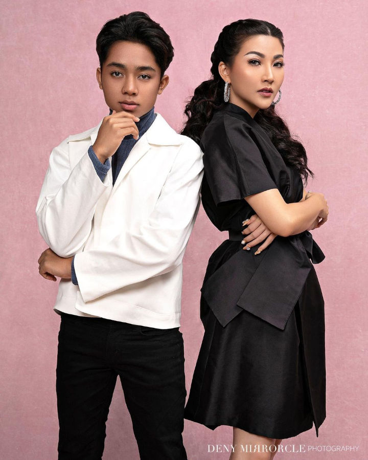 Pose Jaga Jarak