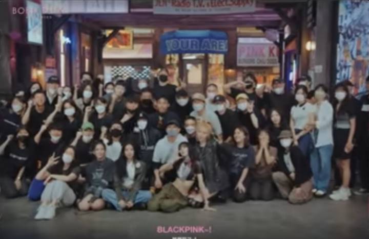 Foto BLACKPINK Bareng Staf Disebut Bak Momen Terakhir Foto BLACKPINK Bareng Staf Disebut Bak Momen Terakhir Foto BLACKPINK Bareng Staf Disebut Bak Momen Terakhir