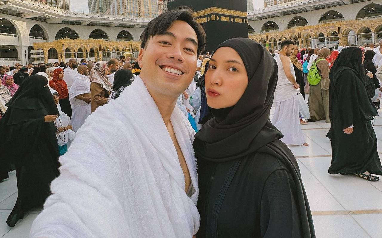 Usai Umrah, Vidi Aldiano Sebut Kini Nikmati Perjalanan Bulan Madu Bersama Sheila Dara