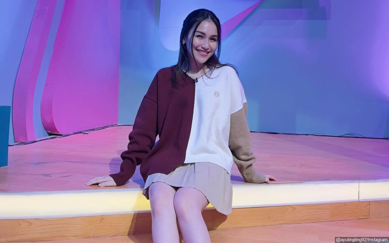 Detik-Detik Ayu Ting Ting Kepleset Ketika Tampil Live, Attitude Pasca Jatuh Dipuji Profesional