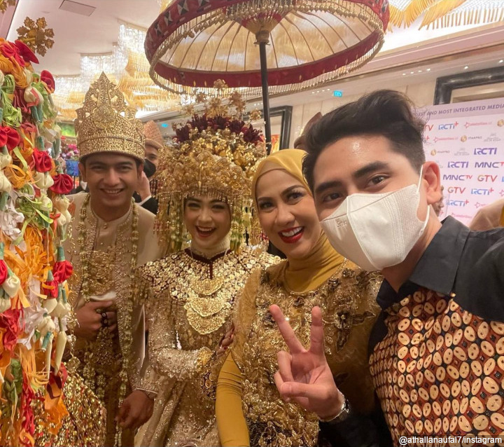 Ke Kondangan Berdua