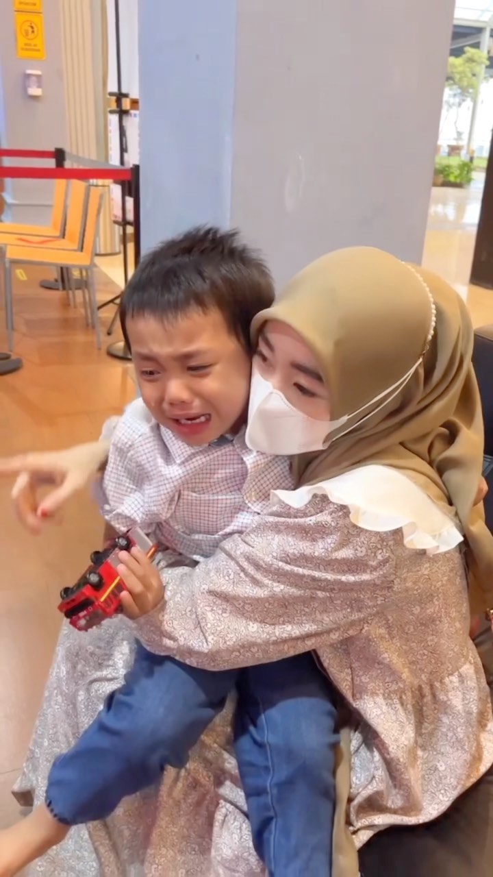 Atasi Anak Tantrum dengan Lembut